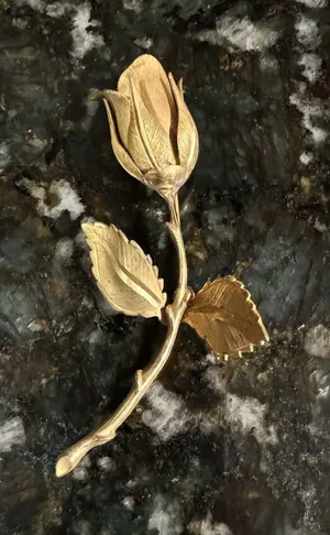 Giovanni Rose‎ Brooch / Pin Gold Tone Flower Costume Jewelry Vintage thumbnail 1