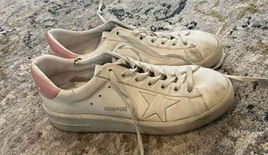 Sneakers thumbnail 1