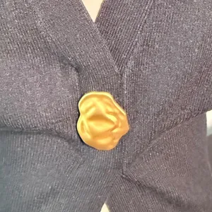 NWT Commense XS Black V Neck Gold Rose Button Cinched Waist Knit Sweater Vest thumbnail 6