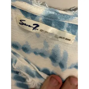 Seven7‎ Tie Dye Blouse Womens XL Blue White Excellent Frayed Hem Long Sleeve Top thumbnail 3
