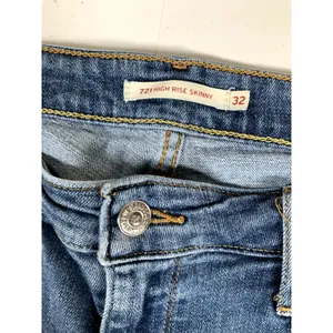 Women's LEVI'S 721 High Rise Skinny Cropped Jeans Size 32 Zip Blue Fringe‎ thumbnail 7