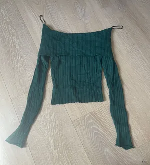 Green off the shoulder long sleeve thumbnail 1