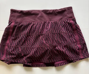Lululemon‎ Athletic Skirt Women's Size 6 Burgundy Black Print Built In Shorts thumbnail 1