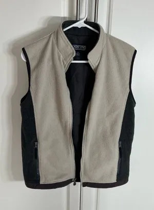 Warm sleeveless fleece vest with contrasting side panels. Full zip front for easy wear. Zippered pockets secure small items. Simple, versatile layer for cool days. Land’s end size medium (10-12) thumbnail 1