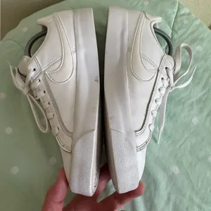 Nike Court Royale AC AO2810-102 White Sneakers Womens size 5.5 thumbnail 4