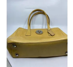COACH Medium/ Large Leather Gold Shoulder Bag thumbnail 9