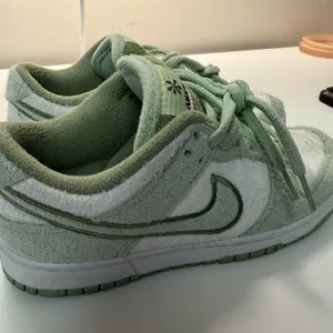 Nike Dunks  thumbnail 1