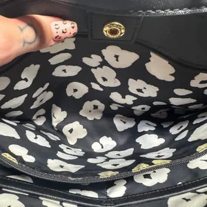 Marc Jacobs Black Tote Bag- straps coming apart thumbnail 5