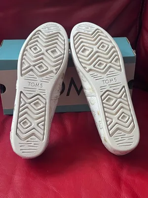 Authentic Tom’s Alpargata Women’s Slip on Foil Sunny Days Print Women’s size 9 thumbnail 5