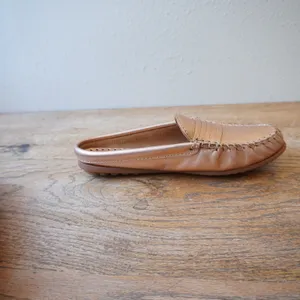 Minnetonka Womens Size 9 Mule Loafers Rose Gold Excellent Metallic Leather Flats thumbnail 6
