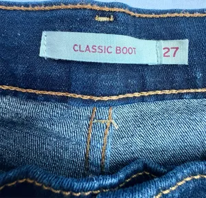 Levi’s Classic Bootcut Jeans – Size 27 Dark Wash thumbnail 6