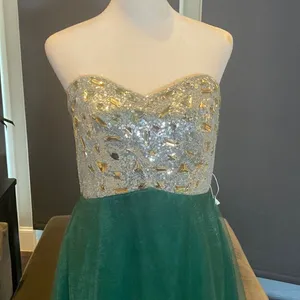 Women’s Green & Silver Full Length Prom Party Dress CorsetBack Size M (8/10) NWT thumbnail 2