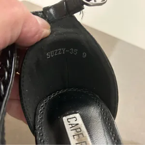 Cape Robbin”size 9 black heels- great shape! Holiday fit! thumbnail 6