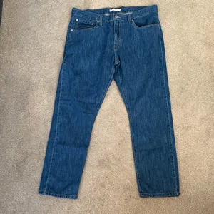 Levi’s Medium Dark Wash Middy Straight Jeans Size 33 thumbnail 2