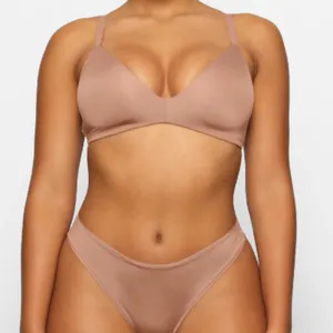 NWT SKIMS Wireless Form‎ T-Shirt Demi Bra BR-WRL-1889 Sienna Size 36H thumbnail 1