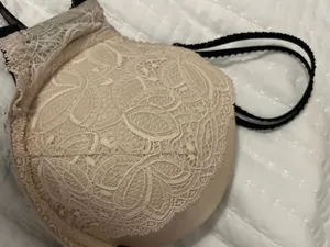 New Very Sexy Victoria's Secret Beige Lace Push-Up Bra with Black Straps 34D thumbnail 2