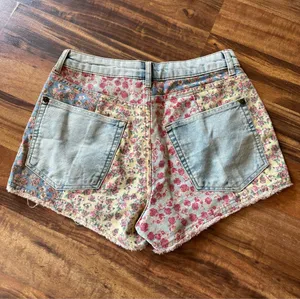 Anthropologie Farm Rio Shorts 28 Ultra High Rise Patchwork Denim Floral Boho thumbnail 2