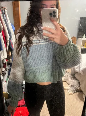 Turtle Neck Crop Sweater Size M thumbnail 1
