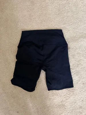 Alo Yoga High-Waisted Shorts Biker Black thumbnail 2