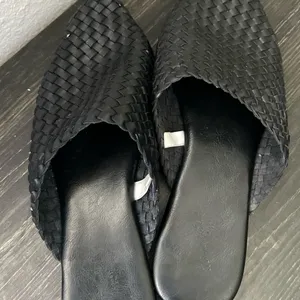 Universal Threads Loafers Black Woven Slip-On Loafers - Stylish Casual Comfort 7 thumbnail 5