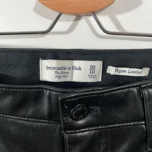 A&F Vegan Leather Pants Black Slim Fit Size 10 Size 30 thumbnail 6