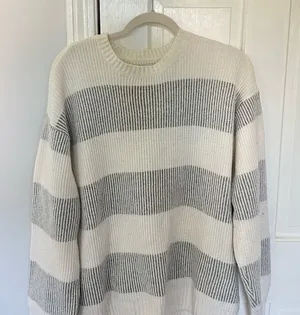 Hollister Classic Gray and White Knit Crewneck Sweater thumbnail 1