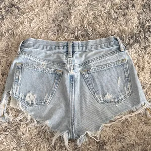 AGOLDE Parker Vintage Cut Off denim shorts thumbnail 2