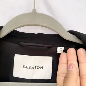 ARITZIA | BABATON BLACK DOUBLE BREASTED BLAZER SIZE 0 thumbnail 4