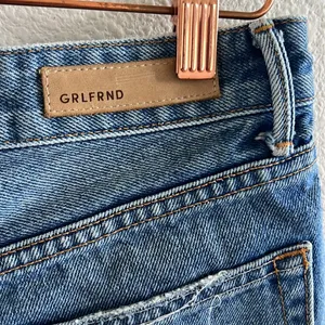 GRLFRND Helena Short Front Button Distressing 23 thumbnail 3