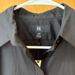 Banana Republic Perfect Shirt Women XS Black Long Sleeve Button Down 883988-00-1 thumbnail 3