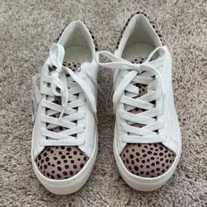Universal Thread White and Tan Dot Sneakers thumbnail 2