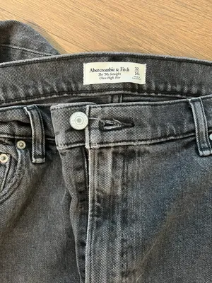 Abercrombie Jeans Ultra High Rise 90s Slim Straight Jean thumbnail 6