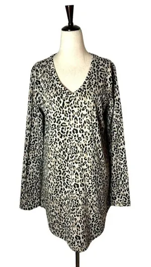 Tyler Boe Leopard Chrissy Shirt Women Medium Tan NWT‎ V Neck Tunic Top Animal thumbnail 1
