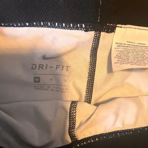 Nike Pro Women's Training Capri Leggings Black‎ White Pattern Medium thumbnail 2