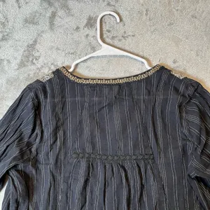 J Jill Sz Medium Embellished Crinkle‎ Peasant Split V-Neck Blouse Boho Black Tan thumbnail 6