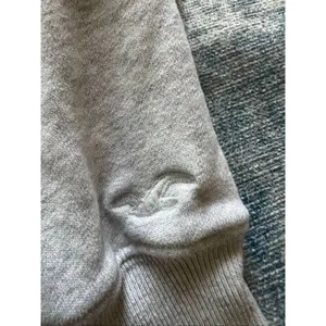 Hollister Light Heathered Gray Wide Neck Relaxed Fit Cropped Sweatshirt Medium thumbnail 3