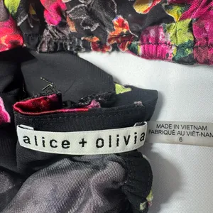 Alice and Olivia‎ Midnight Rose Floral Puff Sleeve With Lining- Size 6. thumbnail 12