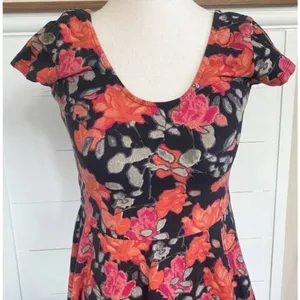 Kimchi‎ Blue by Urban Outfitters Skater Cap Sleeve Floral Dress - M thumbnail 5
