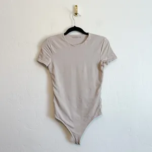 Abercrombie | Seamless Cotton-Blend Short Sleeve Thong Bodysuit in Tan thumbnail 3