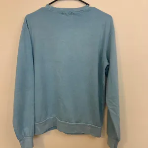 PrettyLittleThing Sweatshirt Womens XS Blue Excellent Graphic Logo Pullover thumbnail 3