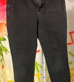 J47. American Eagle black skinny jeans Size 28 thumbnail 1