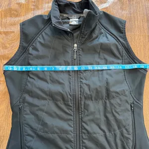 Women's Nike ACG Vest Size M Black Running thumbnail 6