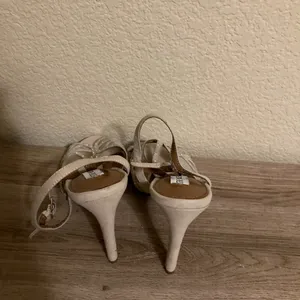 Steve Madden Tan Pluuto Heels Size 7.5 M 4" Heels Sparkly Mesh Inlay T Strap thumbnail 2