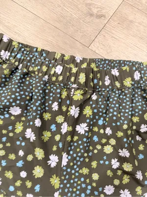 aerie Olive Floral Athletic Shorts with Blue & White Daisies thumbnail 6