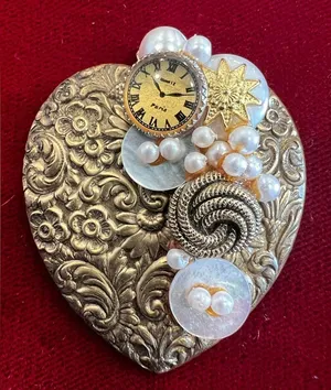 Vintage brooch thumbnail 1