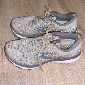 Brooks ghost Grey woman’s 7.5 running shoes thumbnail 7