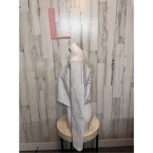 White crop top sweater Size L thumbnail 2