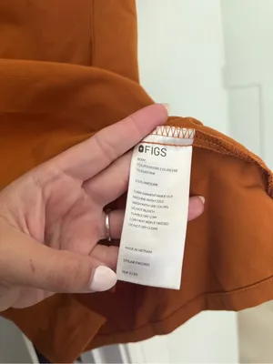 Figs scrub top‎ short sleeve v neck Atlantic Fall orange thumbnail 3
