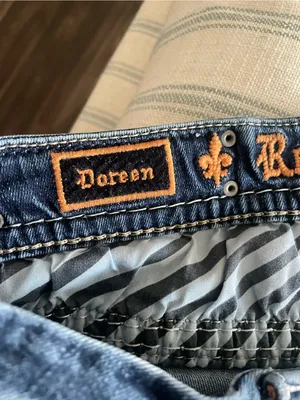 Rock Revival Doreen Easy Boot Cut Jeans Rhinestone Fleur De Lis Size 32 thumbnail 4