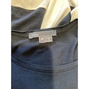 Vince Navy Blue White Colorblock Short Sleeve Top XS Crew Neck Cuffed Sleeve thumbnail 4